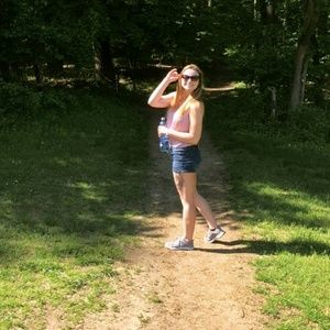 Meet your Posher, Caitlin